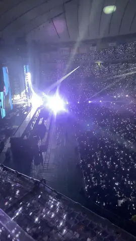 これがワンオク初ライブで、一人での参加だったしノリ方が分からなかったって言うのもあるけど画面揺らすほどジャンプしとけばよかったって動画見返す度に思ってる😂😂😂 #ONEOKROCK #東京ドーム #2023 #live @ONE OK ROCK @Takahiro Moriuchi 