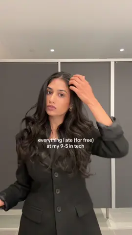 sorry my voice is gone bc its literally never a chill night w ur coworkers 😭😭  #wieiad #9to5 #browntiktok #browngirltiktok #fyp 