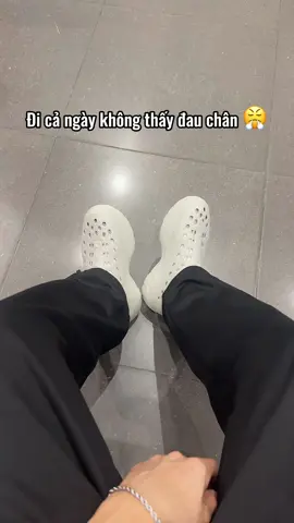 Hoá ra là vì nó đúc nguyên khối, nhẹ lắm ae ạ #giaythethao #giaychongnuoc #xuhuong 
