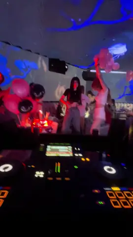 Mấy chị nói.nhạc dở là chị chí.ch.đ.iệ.n em lun 🥲(ủa video bình thường mà tiktok kiu vi phạm gì ta )