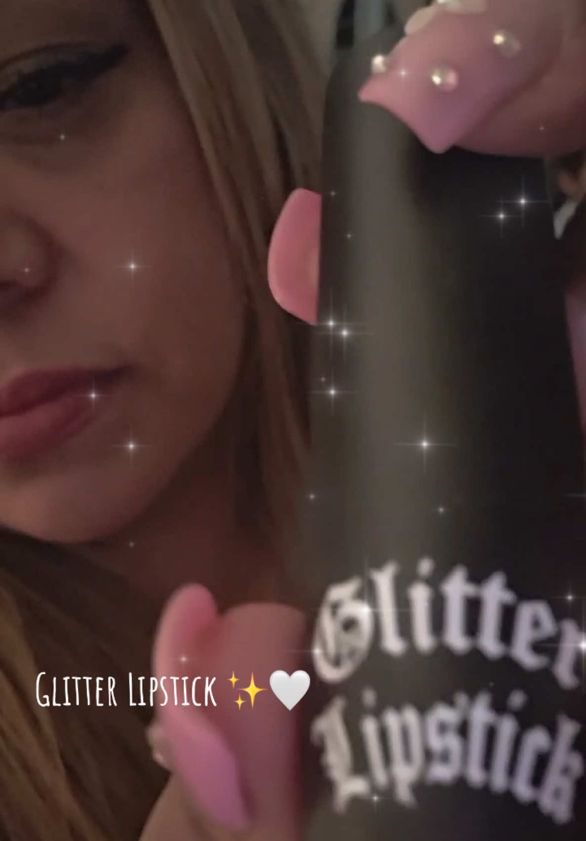So pretttyyy 😍😍🥰#glitterlipstick #glitter #makeup #cuteglitter #pretty 