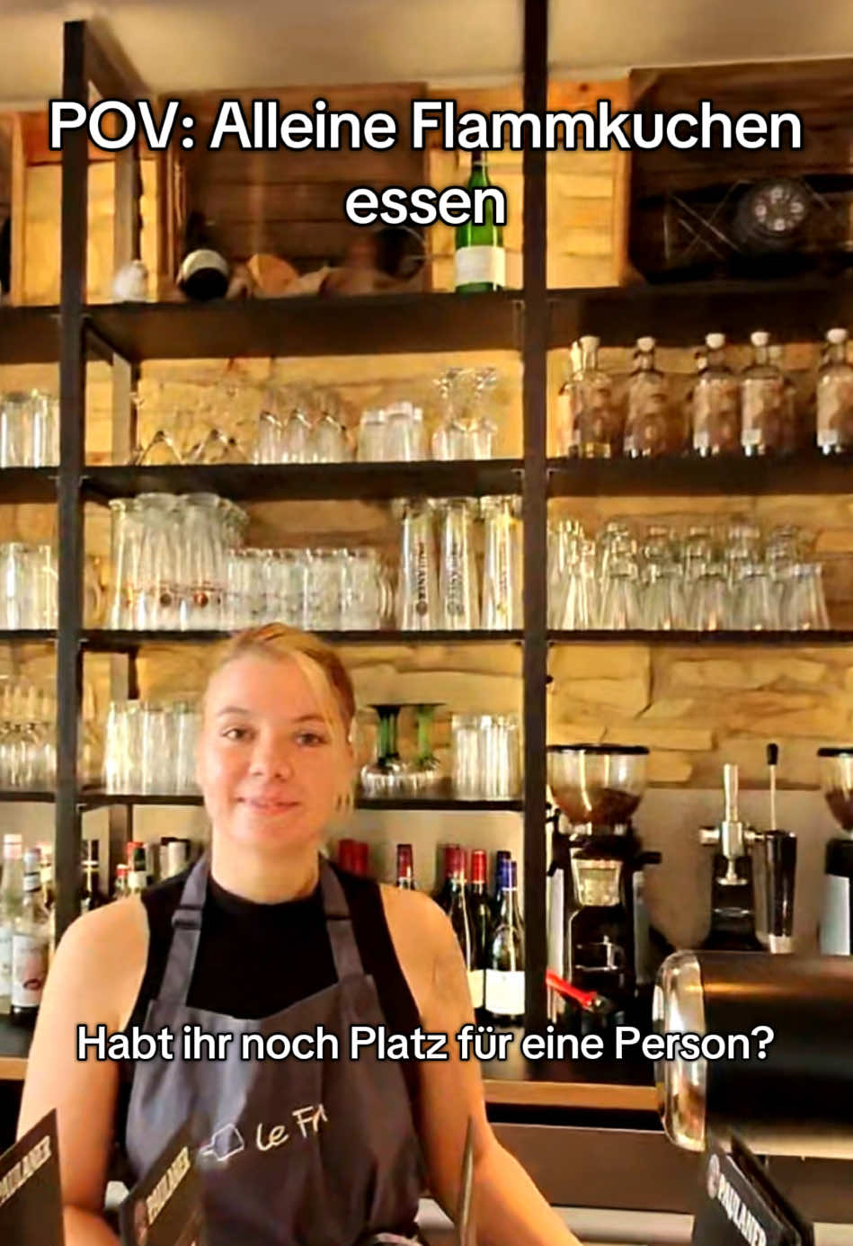 Wart ihr schon mal alleine Flammkuchen essen? #pov #allein #essen #restaurant #solo 