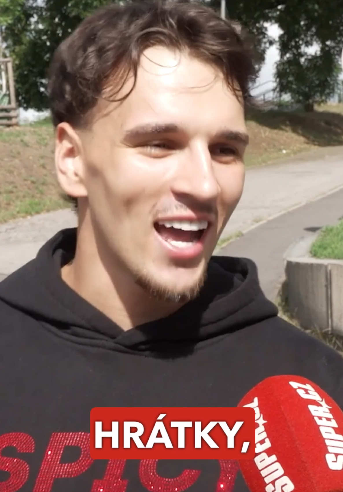 Tohle mě na holkách přitahuje! 🙂‍↕️ Honzi Michálek o účasti v Love Islandu. 🏝️ Postelovým hrátkám se na vile bránit nebude! 🤪 #supercz #honzimichalek #loveislandcs 