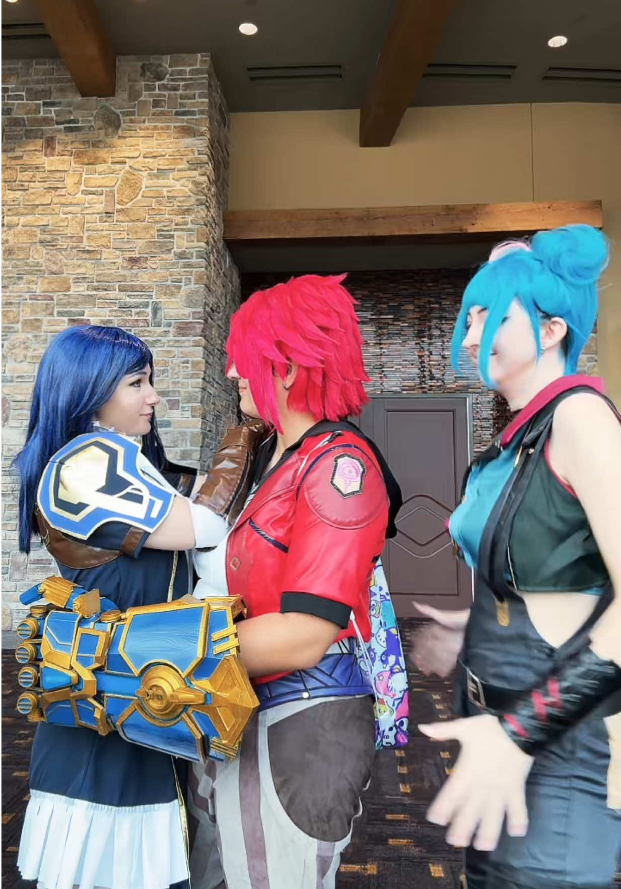 me when- @Vienetto  @plant.icos #arcane #arcanecosplay #powderarcane #vicosplay #caitlynkiramman 