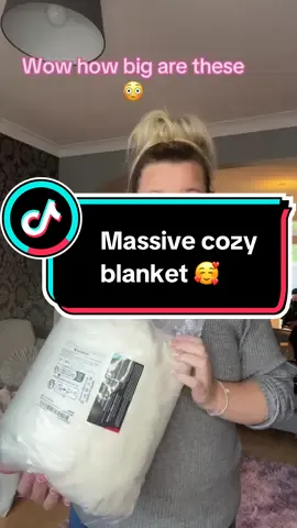 Wow I now see why these went viral last year! They are massive and super soft and cozy 🥰 #blanket #soft #cozy #wintervibes #massive 