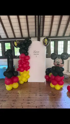 Throwback to this Mickey Mouse themed birthday party for Xavier! I loved creating this… makes a change to all the neutral colours I have done recently! #balloongirl #balloonartist #SmallBusiness #mickeymouse #1st 