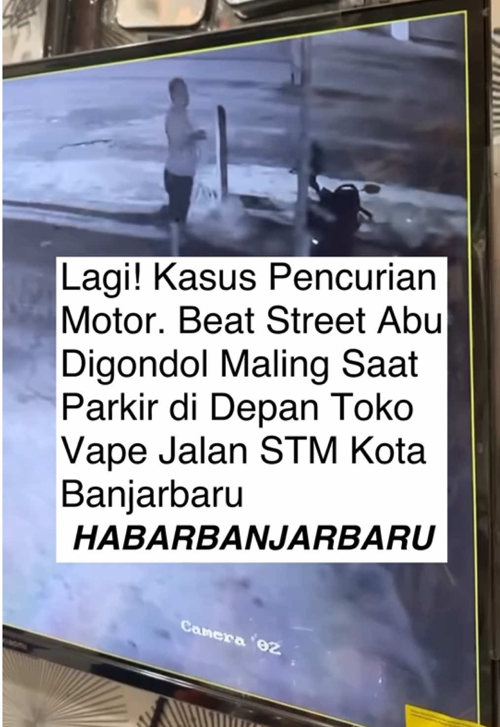 Kiriman Netizen via DM Aksi pencurian sepeda motor Beat Street dengan Nopol DA 4987 PI terjadi di depan Toko Twentyonevape Jalan STM Kota Banjarbaru, Jumat (12/9/2025) sekitar pukul 00.00 WITA. Mohon bantu sebarkan agar pelaku segera diamankan.