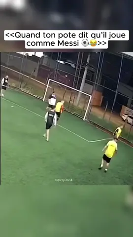 Football drôle moment 😂😂😂 #futebol #fyp #viral #sportsontiktok #funnyfootball 