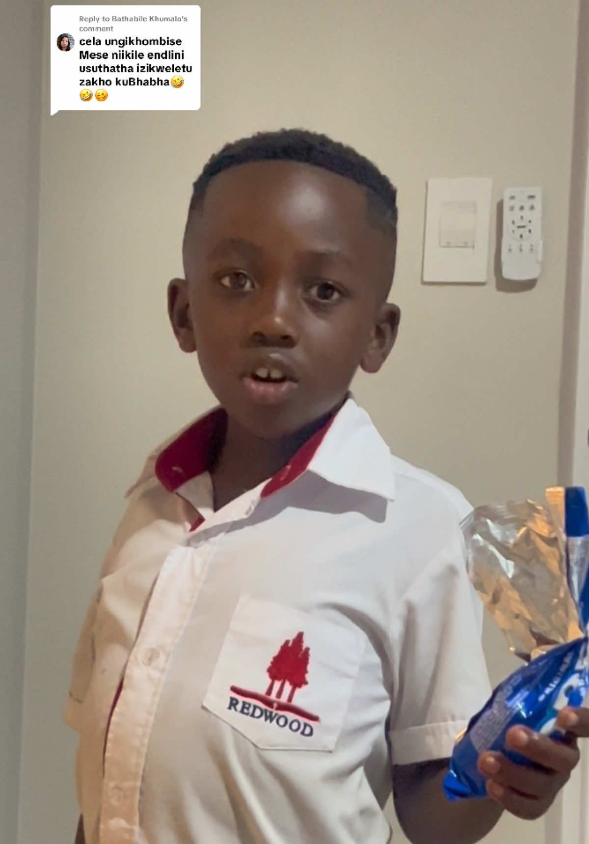 Replying to @Bathabile Khumalo okusha Magaye umfana usethi imali iseskolen 🙆🏻‍♀️ eskolen uthe simboleke coz isendlin, sesisendlin usethi iseskolen 🙆🏻‍♀️😂😂ei waze wasdlala umfana🙆🏻‍♀️😂😂😂 #tiktokfun #familytime 