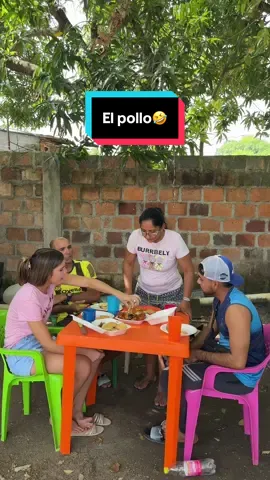 Iliana ese pollo está raro🤣 #humor #parati 