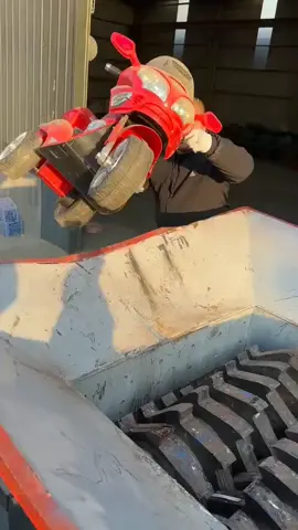 #shreddermachine #shredder #satisfyingvideos #satisfyingcrushing #fyp 