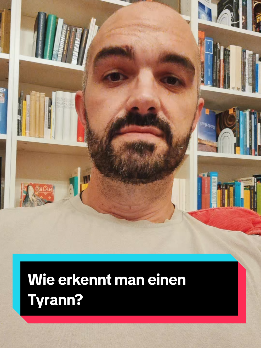 Meine zwei Cents zu der Geschichte mit Charlie Kirk. In der Ethik wird das unter dem Thema Tyrannenmord verhandelt - aber können wir die Antworten dieser ethischen Debatten im konkreten Fall für irgendwas brauchen? Ich denke eher nicht.#philosophie #ethik #kirk #tyrannen #utobiographie 