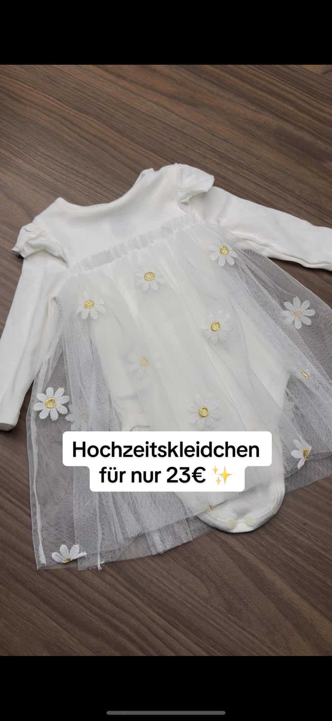 Ich habe für meine Tochter das perfekte Kleid für die Hochzeit meiner Schwester gefunden – und das für nur 23€ bei Amazon 😍🤍 Mit Blumen, super süß und total festlich! Und das Beste: Es ist eigentlich ein Body mit Knöpfen unten – also total praktisch fürs Baby 🥹💐 Perfekt für Hochzeiten, Taufen oder besondere Anlässe. #AmazonFinds #MamaTipps #Kinderoutfit #Hochzeit2025 #MamaAlltag