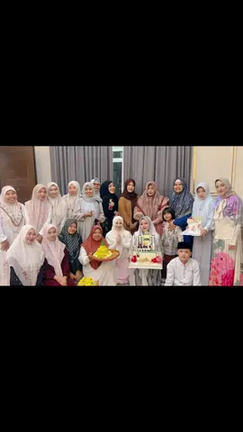 Sugeng Ambal warso bu nyai Rit ibunda Gus iqdam Sehat sll panjang Umur nggeh bu nyai🙏🙏