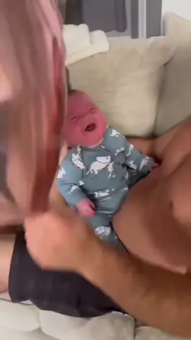 There’s nothing cuter than watching babies laugh out loud for no reason at all 🤣 like what’s going on in their little minds?! #funnybaby #momlife #cutebaby #foryoupage #fyp 