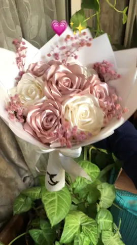 Bouquet de fleurs en satin disponible sur commande 💐💐✨✨