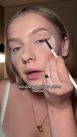 Najprostszy sposób na makijaż 💄 #makeuptutorial #makijaz #makijazoka #makijazowetriki #makijażystka ib: smithadepak makijaż, makijazokolicznosciowy prostymakijazoka makijazoka tricknamakijaz szybkamakijaz makijazdladziewczyn kosmetykinaprostylook makijazkrokpokroku latwymakijaz makijaznaoczka makijazdlakazdego beauty makeup cosmetics
