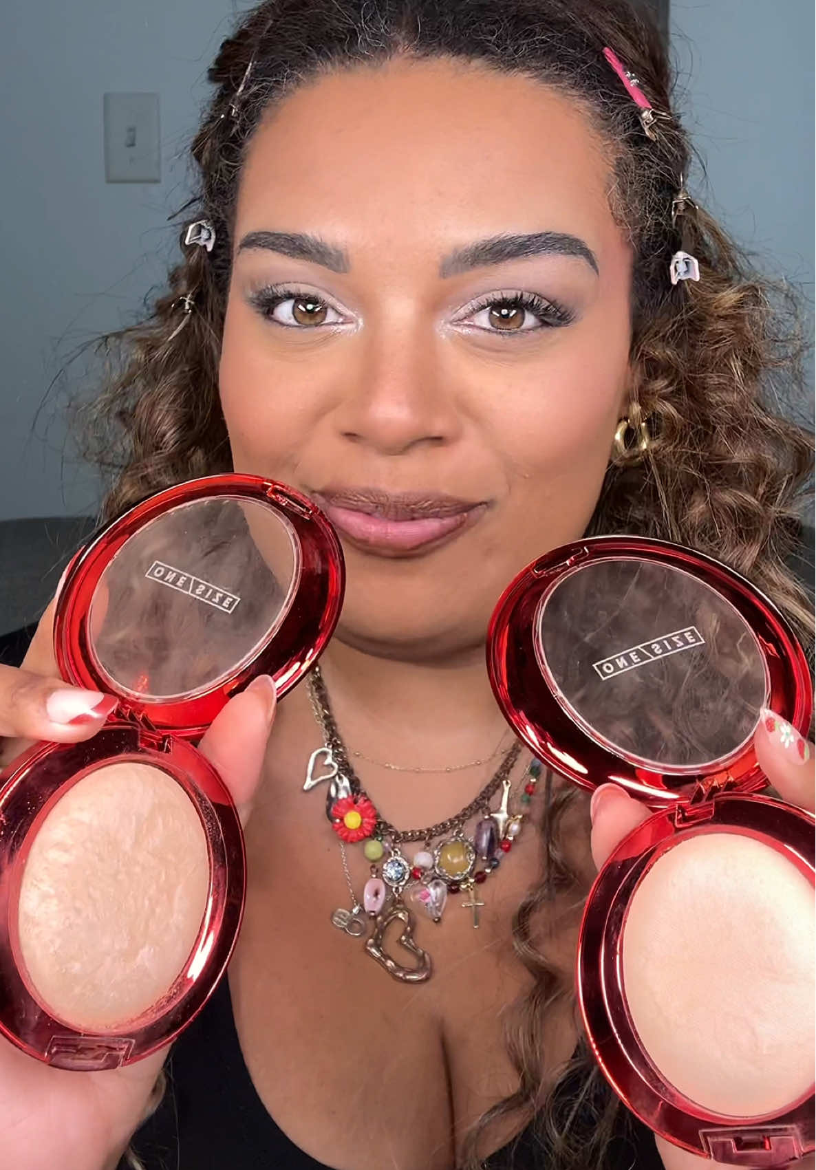 TEAM BRUSH or TEAM PUFF? #onesizebeauty #boucle #makeup #finishingpowder #patrickstarrr @ONE SIZE BEAUTY 