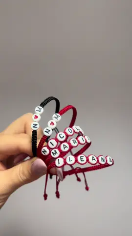 ❤️ Brățări cu nume ❤️ Instagram: madartina.handmade ➡️ Pot fi realizate cu numele dorit și culoarea favorită  ✉️ Pentru comenzi sau alte detalii, lăsați un mesaj privat  #brataricunume #brataripersonalizate #bratarireglabile #handmade #handmadebymadalina      