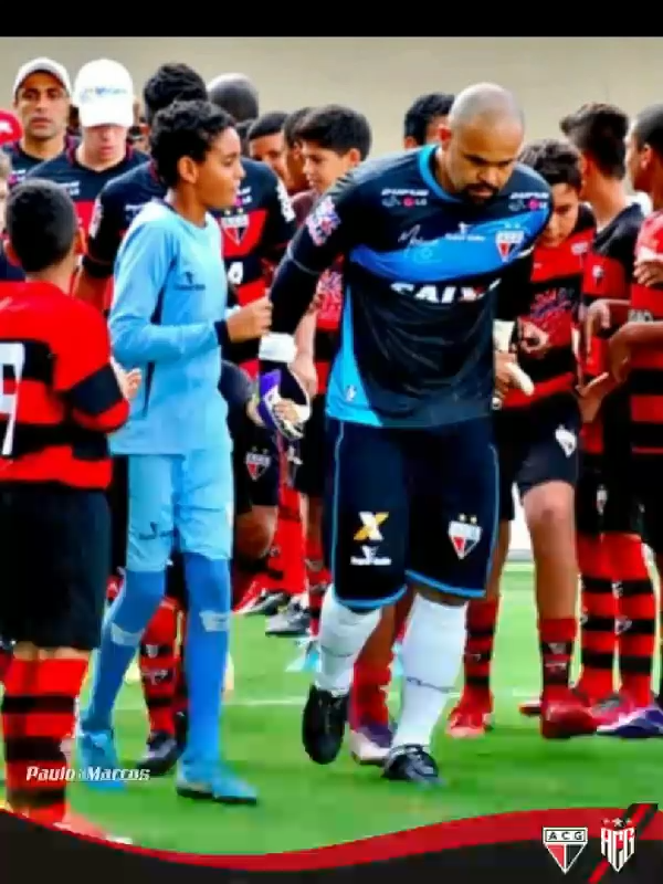 ⚡🛡️ Lenda do Castelo do Dragão: Márcio, o Guardião e Artista das Gols! ⚡🛡️ O Atlético sempre teve fama de ter goleiros de peso, mas poucos se destacaram como ele! 😎🧤 Márcio, um verdadeiro ícone, chegou perto de ser comparado ao lendário Rogério Senna! 🌟💪 Não era só um goleiro: era o segundo maior cobrador de faltas do Atlético e o segundo maior artilheiro da história do clube! ⚽🔥 Vestiu a camisa por muitos anos e honrou cada minuto com garra e talento! 🖤❤️ Márcio entrou para a história como um goleiro que defendia, encantava e fazia gols, mostrando que a magia do Atlético também passa pelo gol! 🥅✨ Paulo Marcos Dragolino #Atlético #Dragão #GoleiroMárcio #FazedorDeGols #CoraçãoAtleticano #CasteloDoDragão #HistóriaDoAtlético #PaixãoPeloDragão #OrgulhoAtleticano