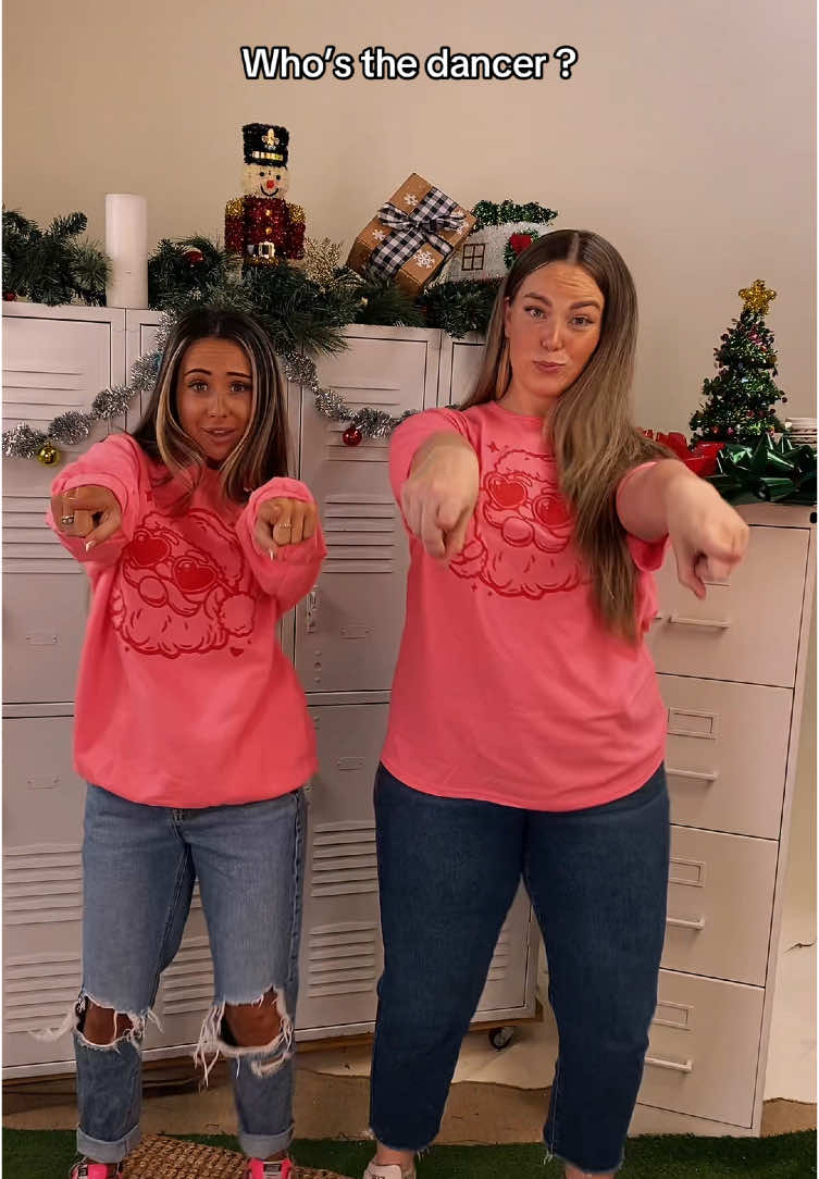 💕You can clearly see Ellie is NOT the dance in this duo💕 #tees2urdoor #fyp #santa #christmas #puff #cute #trendy #sale #work 