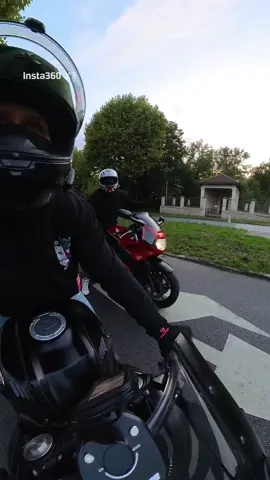 @LE MOTARD DANSANT #laritaleduchesse #♥️💐🌹🥀🌷🌺🌸🏵️🌻🌼♥️🥀♥️ #joiedevivre🌸💕 #couple 