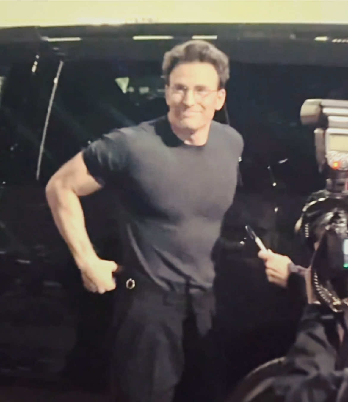 he looks EXTRA fine omfg #chrisevans #chrisevansedit #captainamerica #steverogers #fyp 