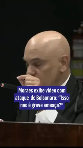 Durante o voto da ministra Cármen Lúcia, o ministro Alexandre de Moraes pediu um a parte e exibiu um vídeo com ataques de Bolsonaro a ele e ao Supremo Tribunal Federal e questionou: 