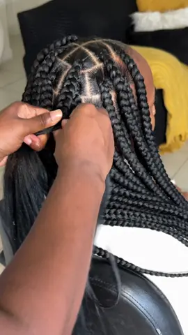 Large Knotless Braids 💇🏾‍♀️ Booking link in bio 🔗 #poincianabraider #knotlesstutorial #largebraids 