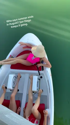 ⚓ Who says summer ends in August? San Diego keeps it going. #sandiego #sandiegosummer #summertime #boatlife #girls 