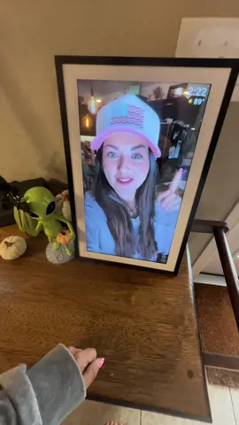 The perfect Christmas gift for parents, grandparents, or newlyweds 🎁✨ A digital picture frame that instantly displays memories is one of those thoughtful holiday gifts that keeps giving year-round. Instead of scrolling through phones, loved ones can enjoy family photos, vacations, and special moments right in their living room. Easy to set up, update from anywhere, and available in sleek modern designs—this digital photo frame makes the ultimate Christmas present idea. Great for holiday gifting, home décor, or long-distance family connections. #TikTokMadeMeBuyIt #TikTokShopSummerTurnUp #TikTokShopCreatorPicks #creatoricons #tiktokshoprestock