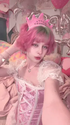 new hair who dis 😛 IT’S MY 19th BIRTHDAY GANG!! #femboy #femboytiktok #fyp #femboyfriday #fypシ 