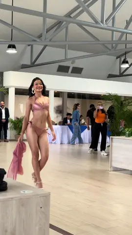 👑✨ Nuestra primera reina en deslumbrar al jurado es Jubelkis jarquin, Reina Nicaragua de Zelaya  Central 🌟🔥. Con seguridad, elegancia y autenticidad, abre la pasarela en traje de baño rumbo a la corona. #ReinasNicaragua2025 #PasarelaEnTrajeDeBaño #BellezaAuténtica #TalentoYNación #RumboALaCorona