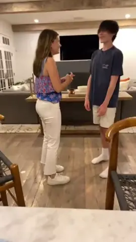 She begged to slap me #fyp #sabrinacarpenter #nobodysson #LanguageLearning 