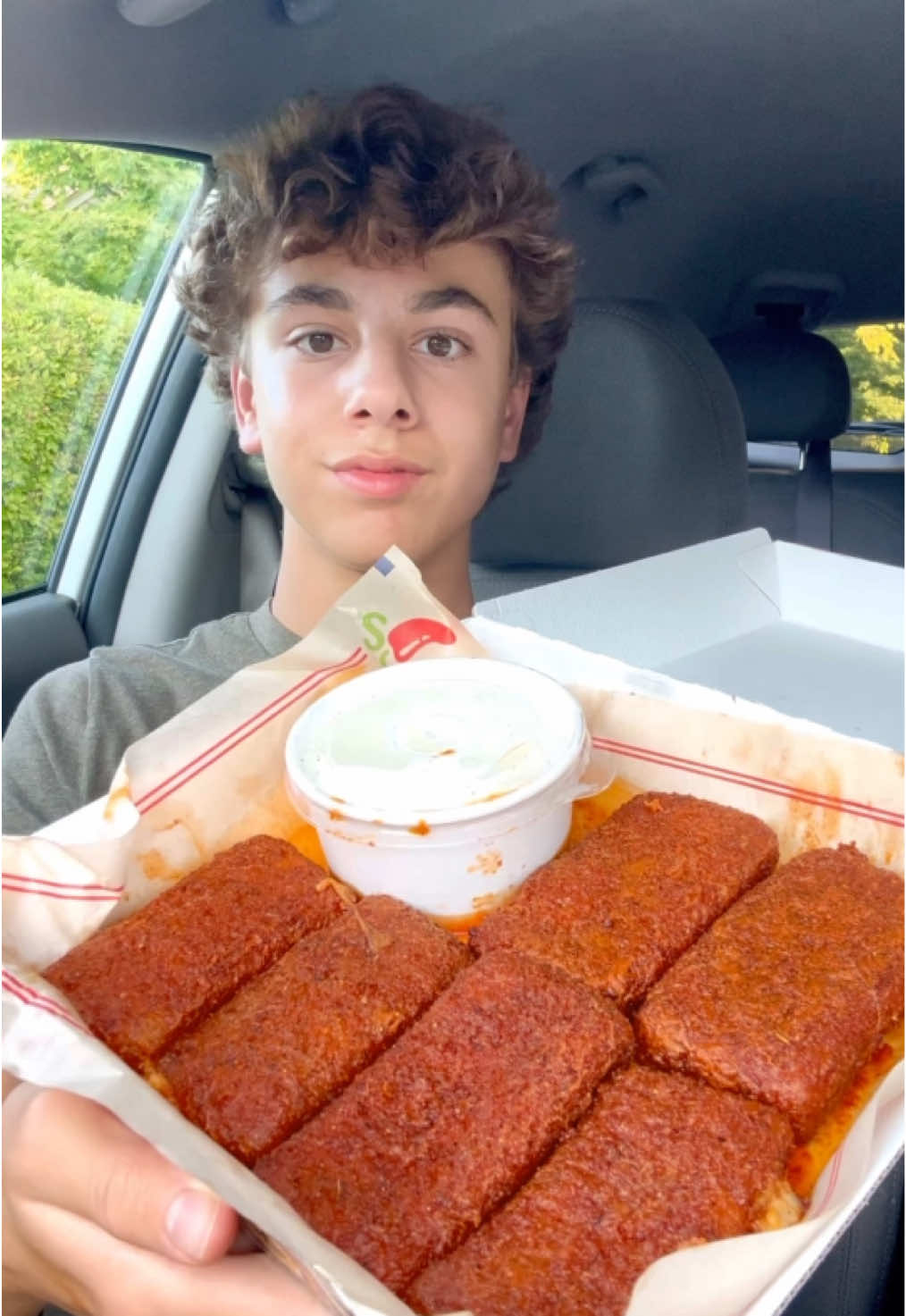 Chili’s Mukbang 🌶️ #chilis #mozzarellasticks #asmrmukbang #mukbang #asmrfood 