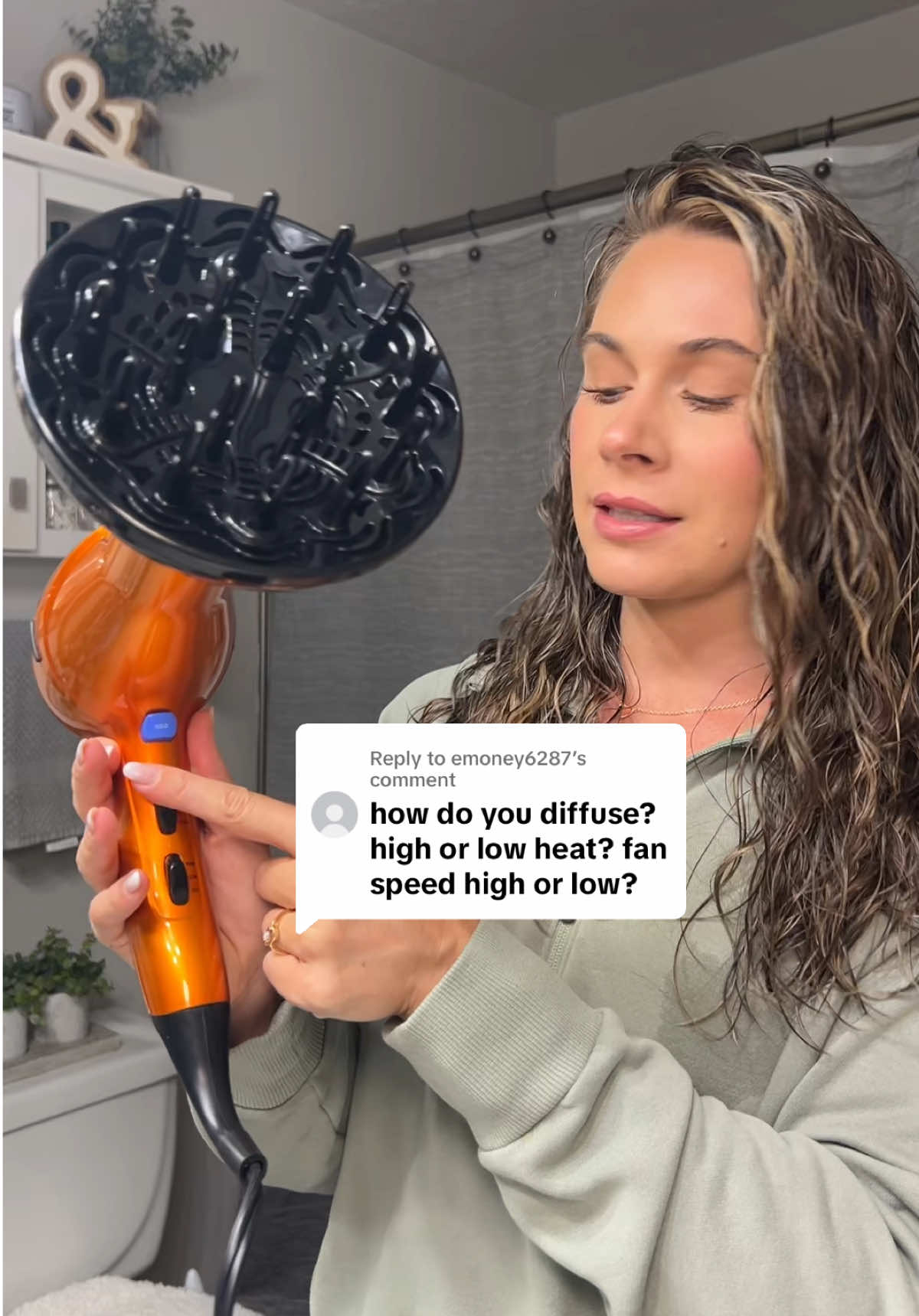 Replying to @emoney6287 diffusing tips for GORGEOUS wavy hair! 🤘🏼I hope this helps 💛💛 #wavyhair #wavyhairroutine #wavyhairtutorial #wavyhairtips #diffusingcurls 