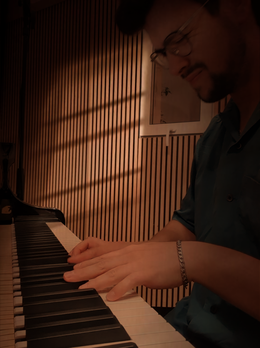 Calm down with my piano cover of SAMAN by @olafurarnalds_official and let's connect on @TikTok 🎹 #musiciansoftiktok #foryoupage #piano #saman #creatorsearchinsights 