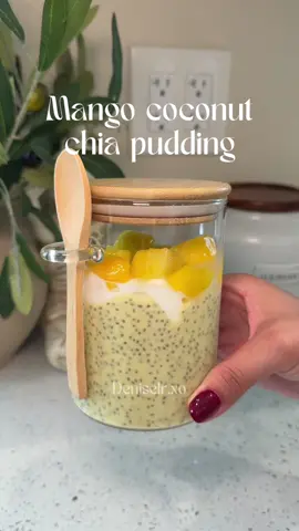 - 1 cup coconut milk (canned) - 1/4 cup chia seeds - 1–2 tsp honey or maple syrup (optional) - 1 ripe mango, diced - 3 tbsp vanilla Greek yogurt (for topping) #mangochiapudding#chiapudding#foryoupage#comida#recetas
