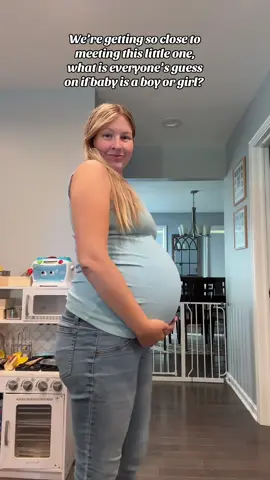 I have no idea, but my guess is probably girl idk 😅 #pregnant #pregnancy 