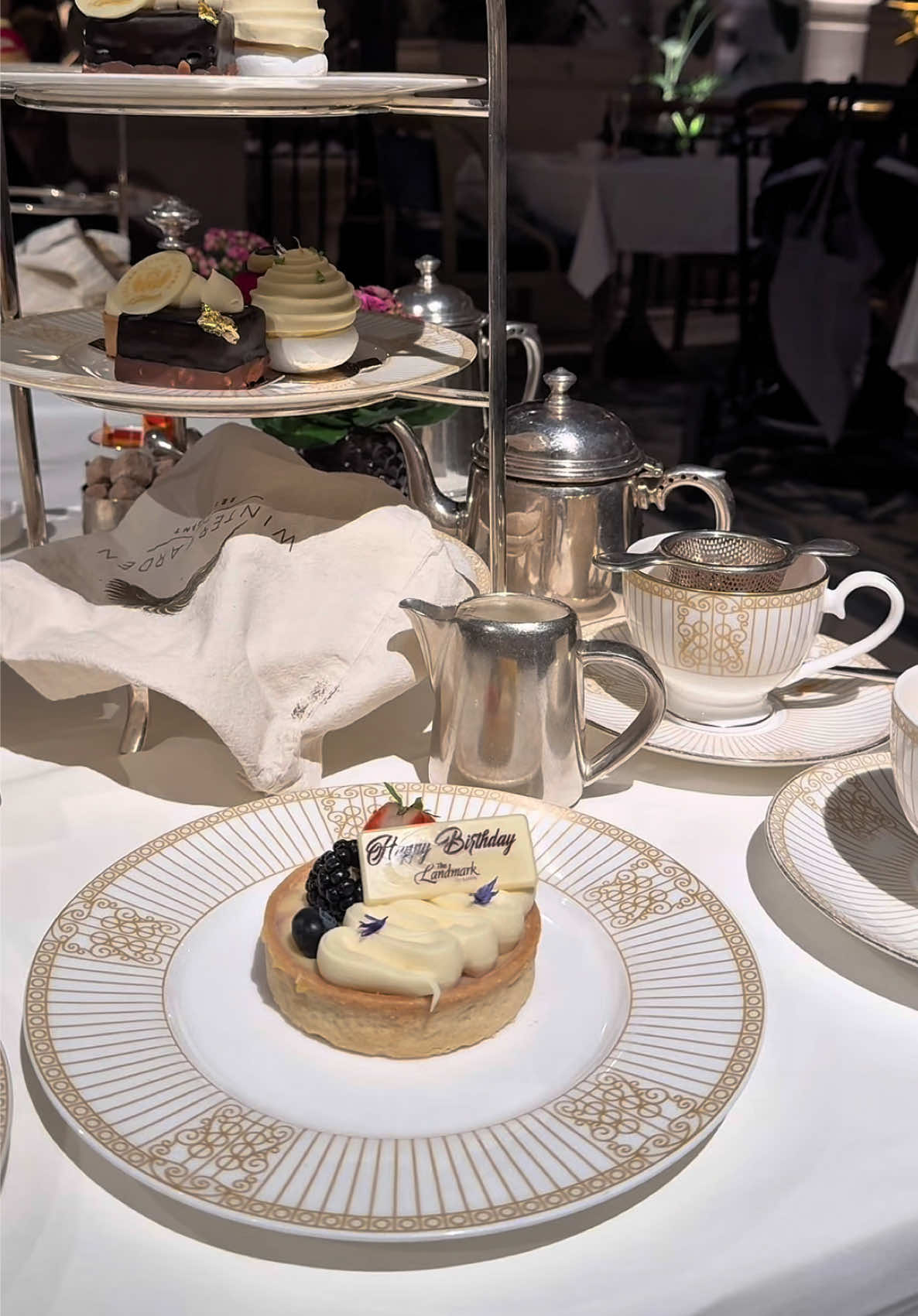 This & Yap 🫖🥪 #landmarkhotel #afternoontea #halalafternoontea #thisandyap #london 