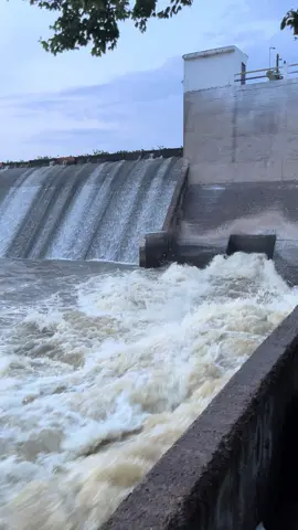 Las lluvias no paran y las presas se siguen llenando y superando su capacidad de agua, mucha precaución al visitar la presa de la Vega ⚠️ #presa #naturaleza #paratiiiiiiiiiiiiiiiiiiiiiiiiiiiiiii #asmr #agua 