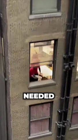 The BEST WAY to deliver a pizza in NYC 🍕😭 - (🎥: @vinnytNyC, @Mp) - #nyc #newyorkcity #construction #pizza #nyclife 