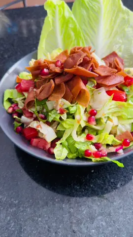 Você que empreende acha justo cobrar esse valor na salada fatoush? Voce consumidor compraria essa salada? Quero saber a opinião de vocês nos comentários 👇
