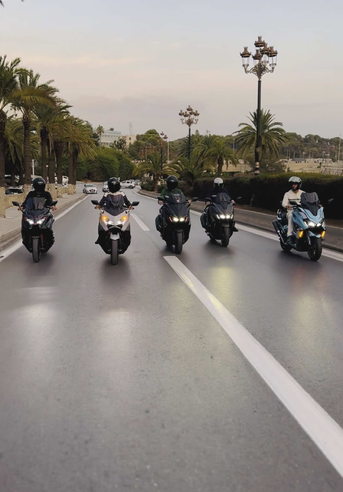 #yamaha #akrapovic #algerie🇩🇿 #tmax562 #tmax560 #tmaxultr #tmax # @𝔚𝔞𝔰𝔰𝔦𝔪🥀🏍️  @Nounou👑  @🖤❤️ 🇮🇹يانيس ميلانو 🇮🇹🖤❤️  @BARI 16 👖👕👟😍 