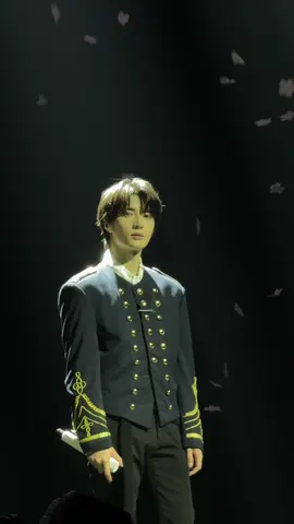 such a beautiful performance of crown👑✨ #tomorrow_x_together #act_tomorrow #beomgyu #tomorrowxtogether 
