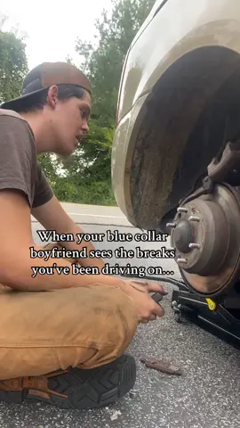 He loves me😅🫶🏻 #bluecollarlife #mechanictok #bluecollarrelationship #relatable 