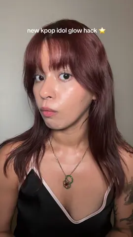 korean make up hack from the mother of K-beauty: use a toner mist as ur base & setting spray for flawless makeup look🤔🇰🇷 #valeeedgal #tonermist #beautyhacks #korea #koreanmakeup 