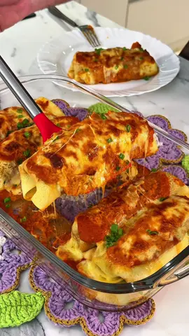 Eu simplesmente amo panqueca, comeria fácil toda semana kkkk! Eu já ensinei aqui no perfil esse recheio de carne moída e o molho de tomate assado caseiro, é só conferir!  #receitasimples #panqueca #carne #jantar #almoço 