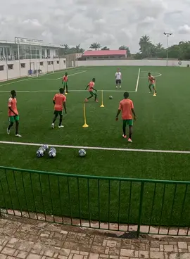 Always great to be surrounded by quality 💪 @Gambinos💚🤍  #football #passing #footballtiktok #africa #fyp           