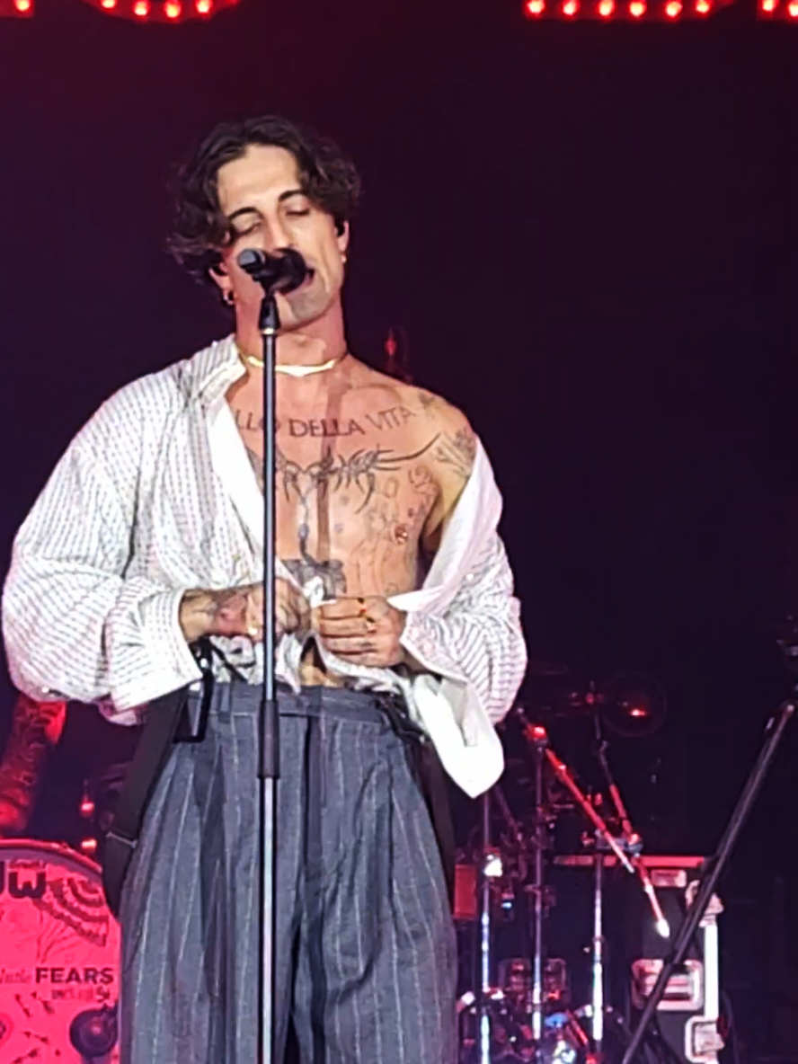 Funny little fears opening night #funnylittlefearsworldtour #fyp #concert #damianodavid #warsaw